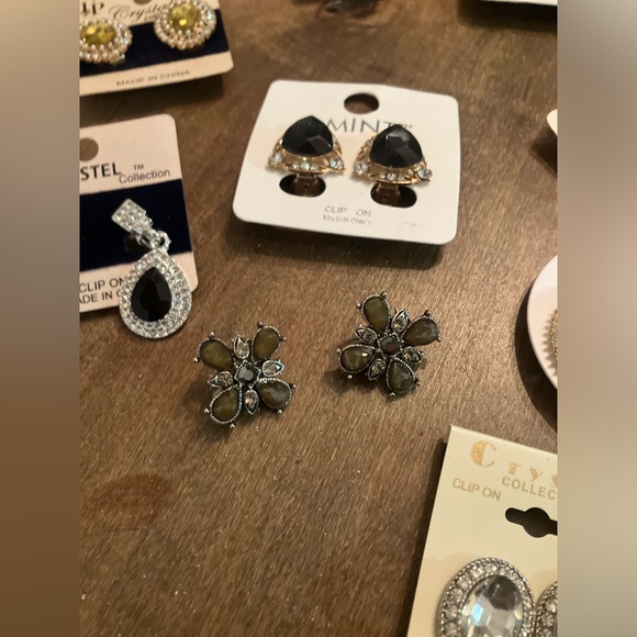 COPY - 16 PAIRS GRANDMA BLING RHINESTONE GOLD SILVER RHINESTONE PEARL CLIP ON E… - Picture 5 of 7